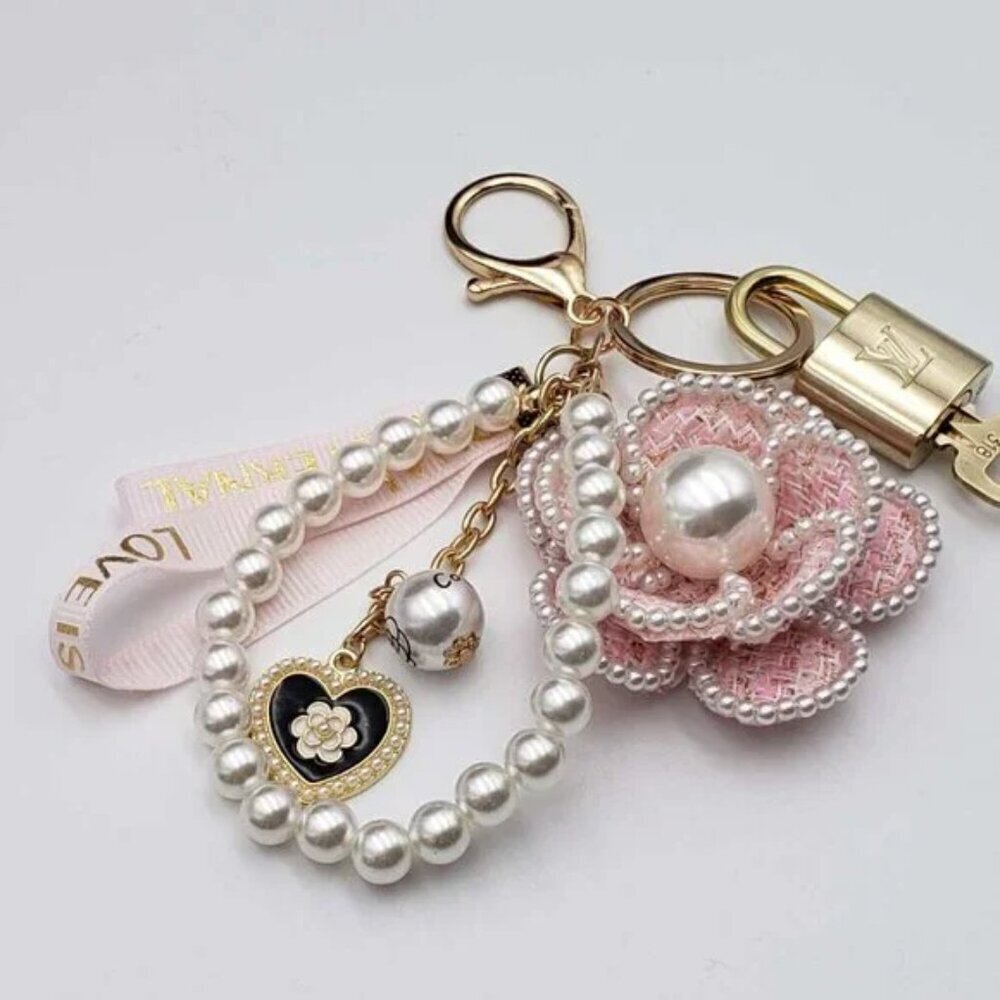 Louis Vuitton Gold Padlock 🔑 Authentic LV Unbranded Flower Keychain Bag Charm - Picture 5 of 6